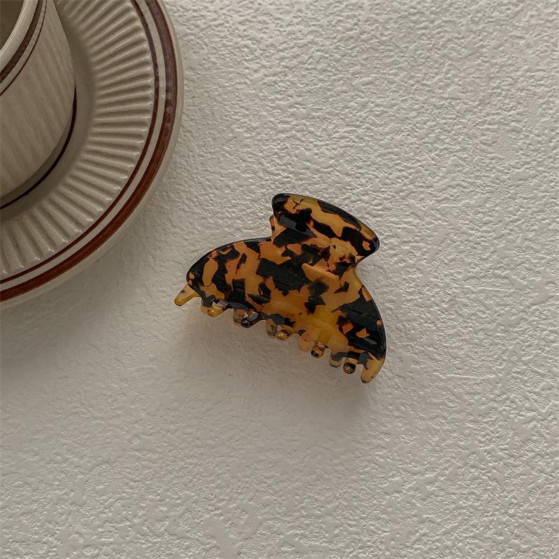 Korean Imitation Acetate High-End Shark Hair Clip - Elegant Hair Accessory for Stylish Looks