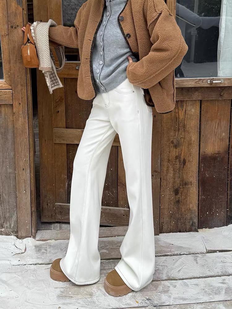 Off-white High-Waisted Micro-flare Jeans for Women - 2026 Spring/Autumn Collection with Flap Back Pockets and Slimming Horseshoe Fit