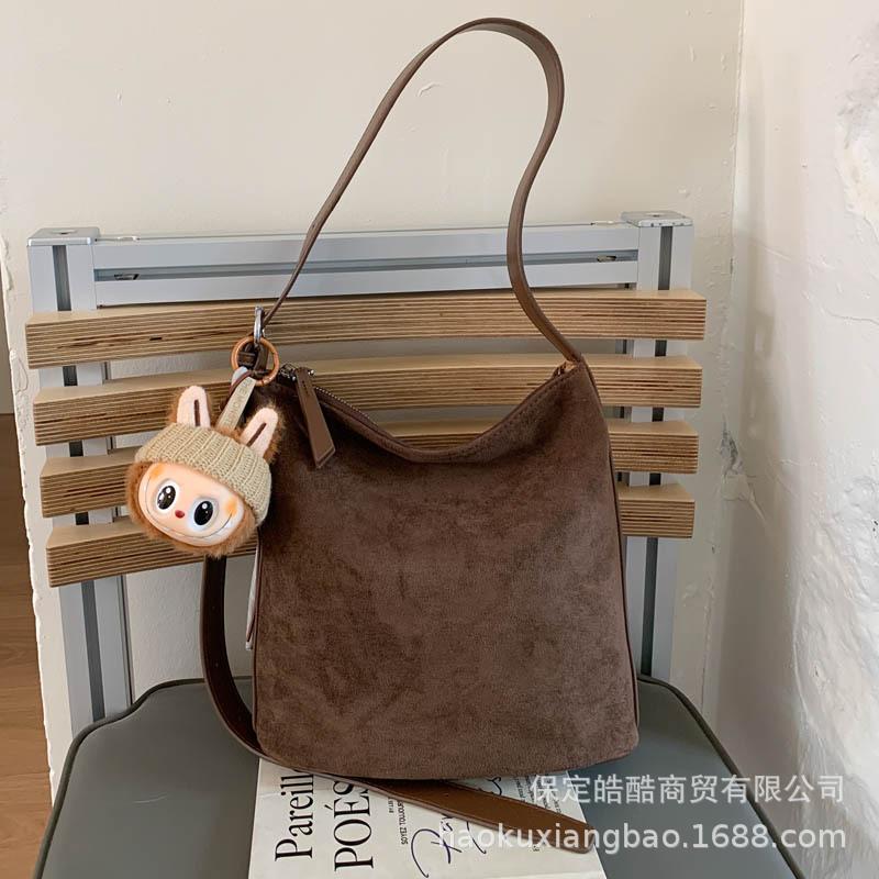 Large Capacity Bag Women's 2025 New Trendy Fashion Retro Shoulder Bag High Sense Commuter Bucket Bag Messenger Bag
