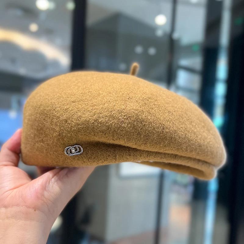 Fashion Metal Logo Wool Painter Hat Warm Soft Autum Winter Beret Cap for Women Solid Color Outdoor Boina Hat Party Girl's Gift