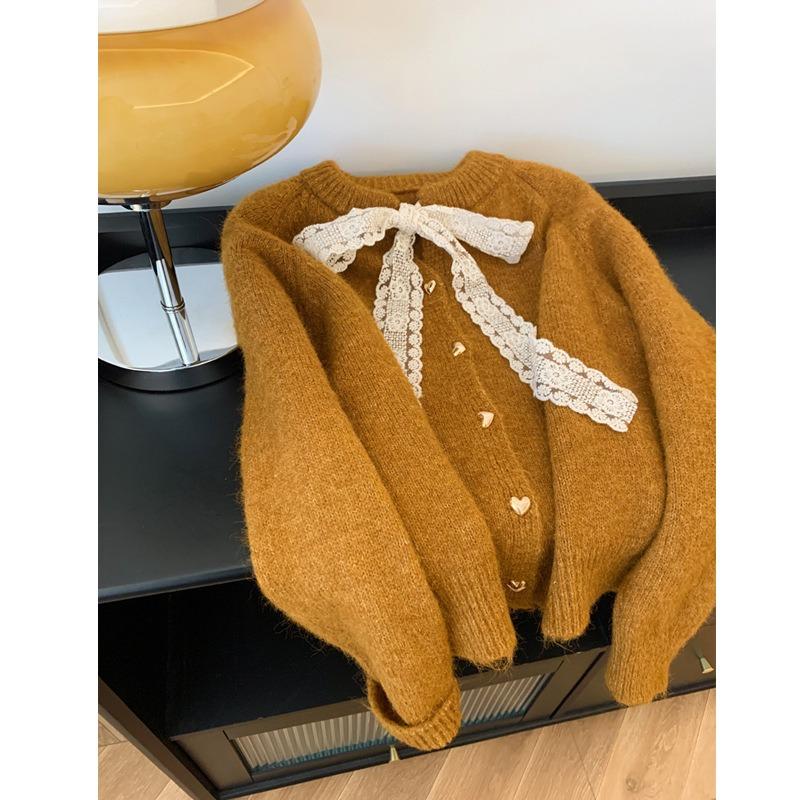

Дизайнерский кружевной свитер-жакет на шнуровке с бантом, с круглым вырезом, женский, осенне-зимний, свободного кроя, с золотыми пуговицами в виде сердечек, вязаный кардиган One Size