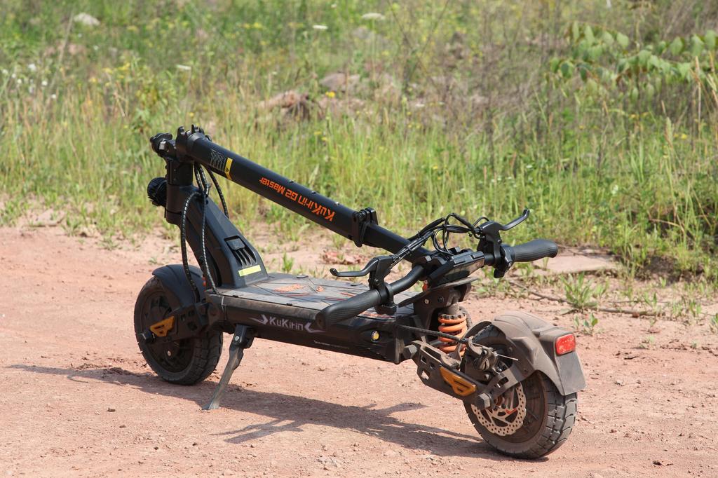 KuKirin G2 Master Dual Motor 52V 1000W×2 Electric Scooter – 60 km/h, Dual Drive, 10″ Pneumatic Tires, Dual Disc Brake, Hydraulic Suspension