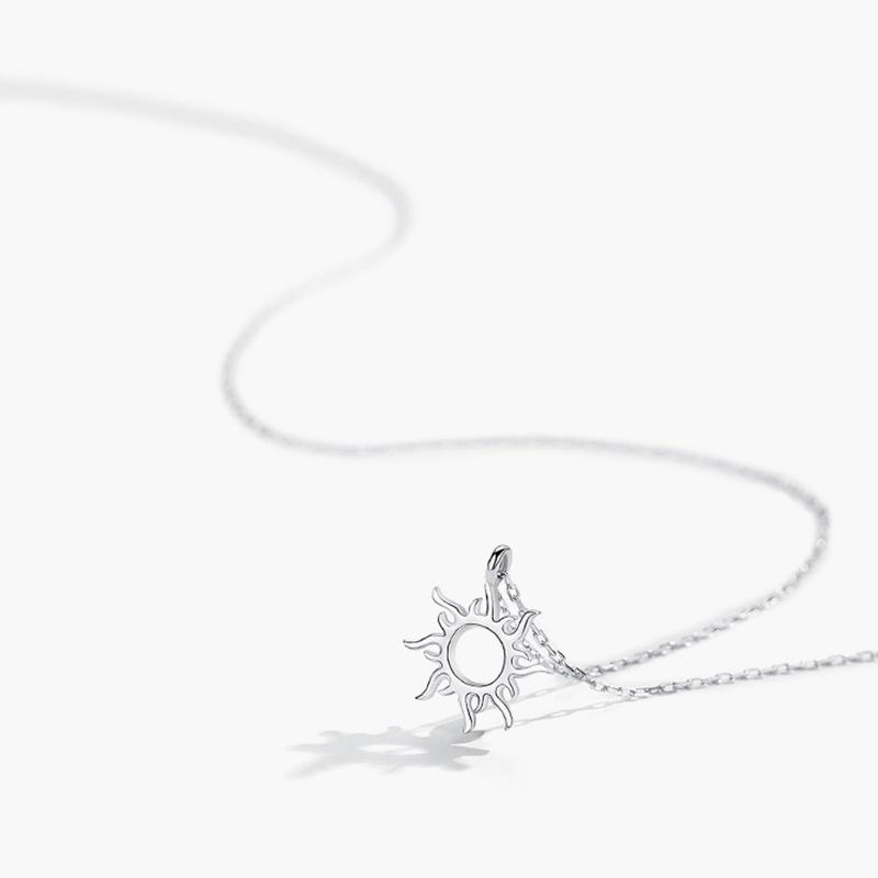 Módny strieborný náhrdelník s príveskom na slnku pre ženy s okrúhlou retiazkou