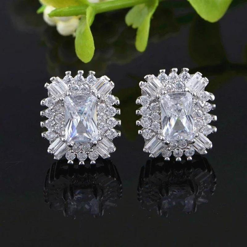 Neues neuartiges Design Geometrische Steckerohrringe Kristall Zirkonia Blendend für Damen Mode Vielseitig Zirkonia