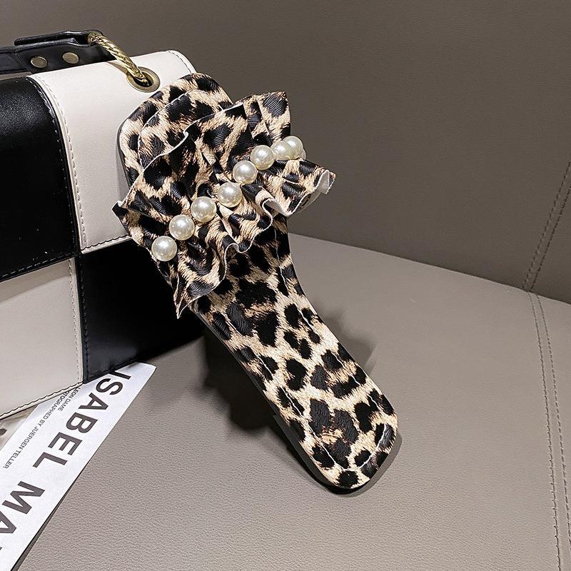 Large size leopard print cool slippers women's summer new European and American pleated beaded square head one-word flat slippers
