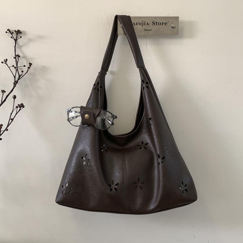 Hollow Underarm Bag Women's 2025 Autumn and Winter Korean Version Trendy Fashion Large-capacity Tote Bag Niche Retro Shoulder Bag