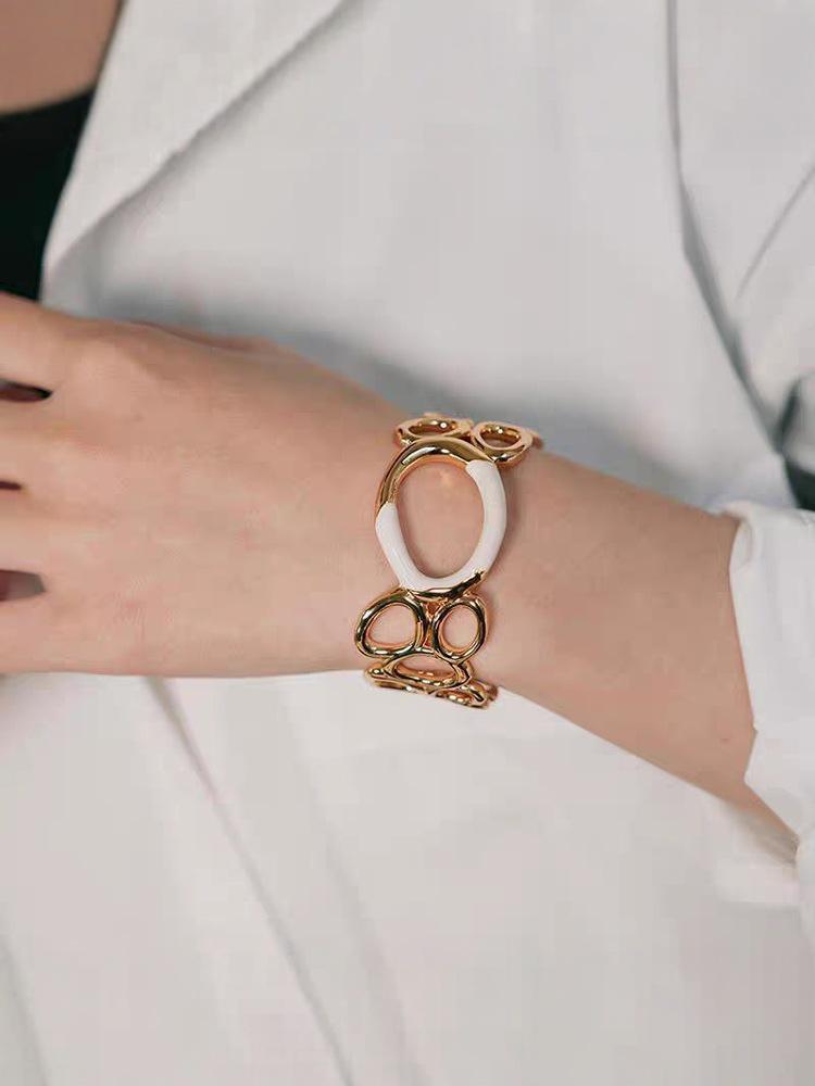 

Элегантный ретро круглый полый браслет: Браслет класса люкс и высокой моды для женщин