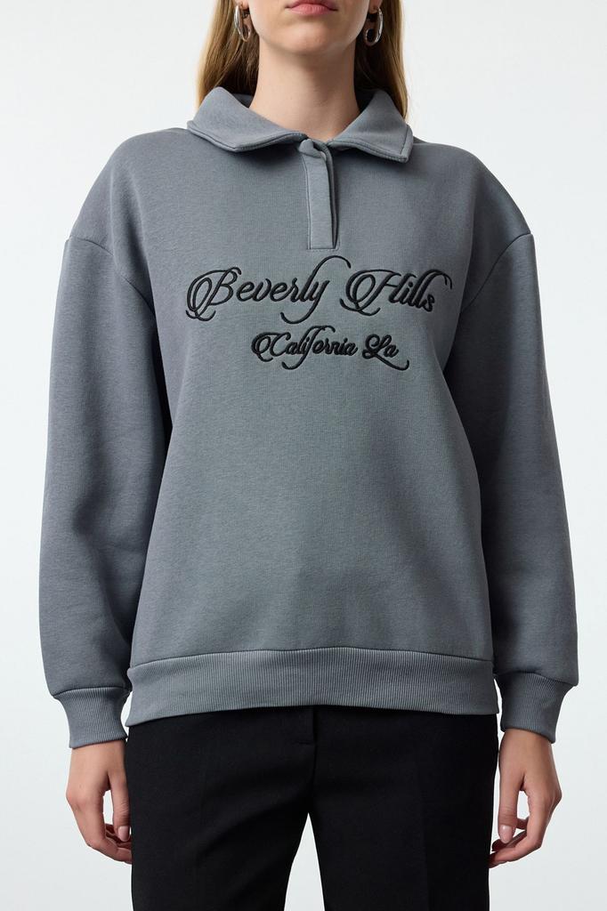 Women's Fashionable Stylish Sweatshirt Emerald Green Shirt Collar Embroidered Regular Fit Thick Inside Fleece Knitted Sweatshirt