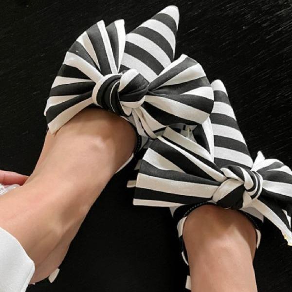 Dámské poloviční pantofle designové špičaté pantofle s páskem přes patu luxusní hedvábné ležérní ploché pantofle s mašlí motýlek dámské mulky nazouváky