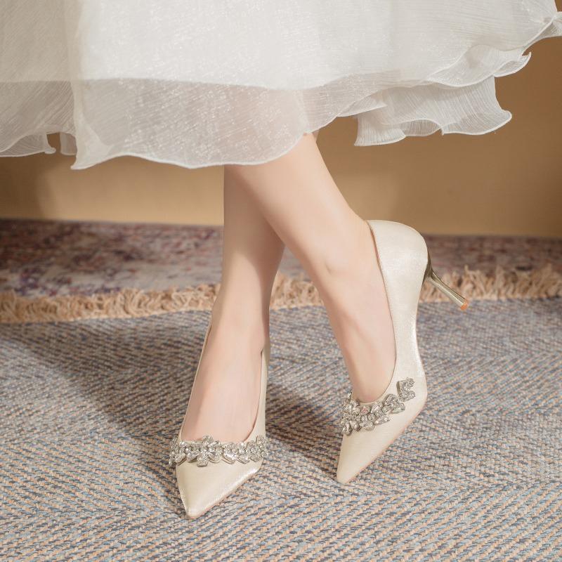 Mode 2025 Neue Größe Perlen Strass Dünne Hohe Absätze Damen Satin Sardine Spitz Stilettoabsatz Kleiderschuhe