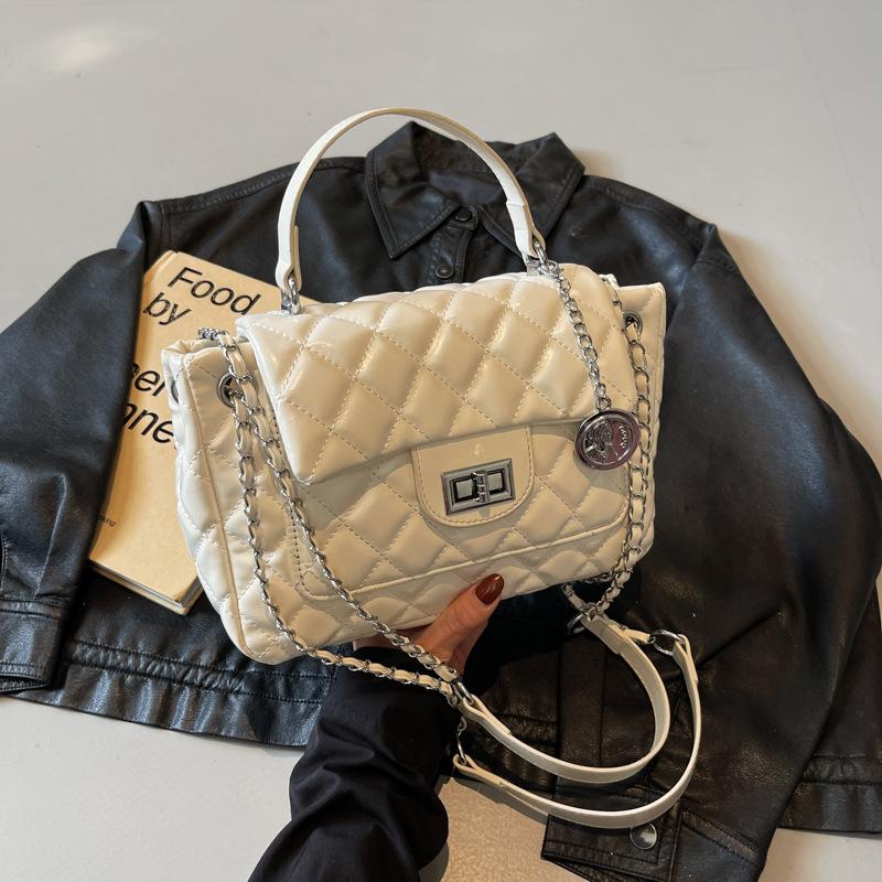 

Маленькая квадратная сумка с ромбовидной цепочкой в стиле маленького аромата, женская, новая 2025 года, модная сумка на плечо для ношения в руке, простая и универсальная сумка кроссбоди