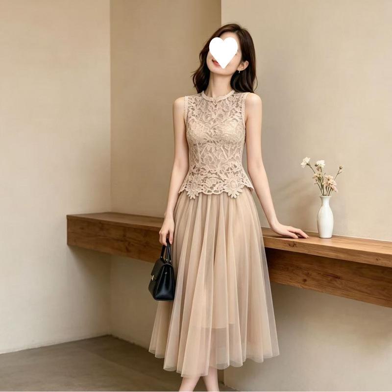 French slim-fit lace sleeveless dress women's two-piece set huge beautiful skirt super fairy fresh explosion commute