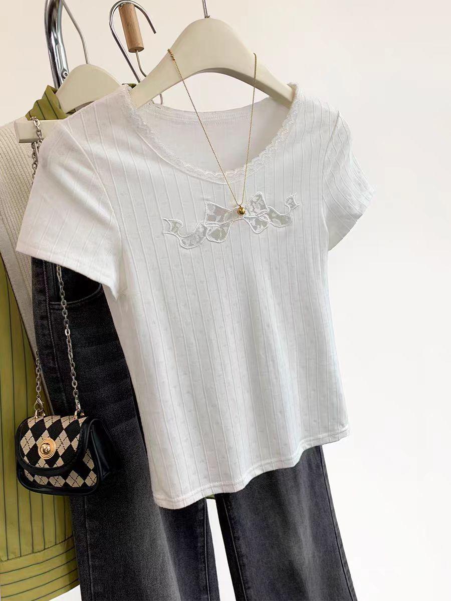 

Футболка женская утягивающая Jane Manni с вышитым бантом, летняя, с короткими рукавами и прямыми плечами S (recommended up to 100 jin) белый