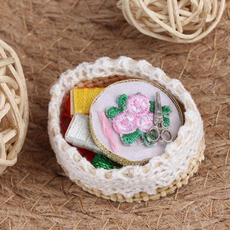 

1:12 Миниатюрный набор инструментов для вышивания для кукольного домика, имитация швейных ножниц, нитки, модель