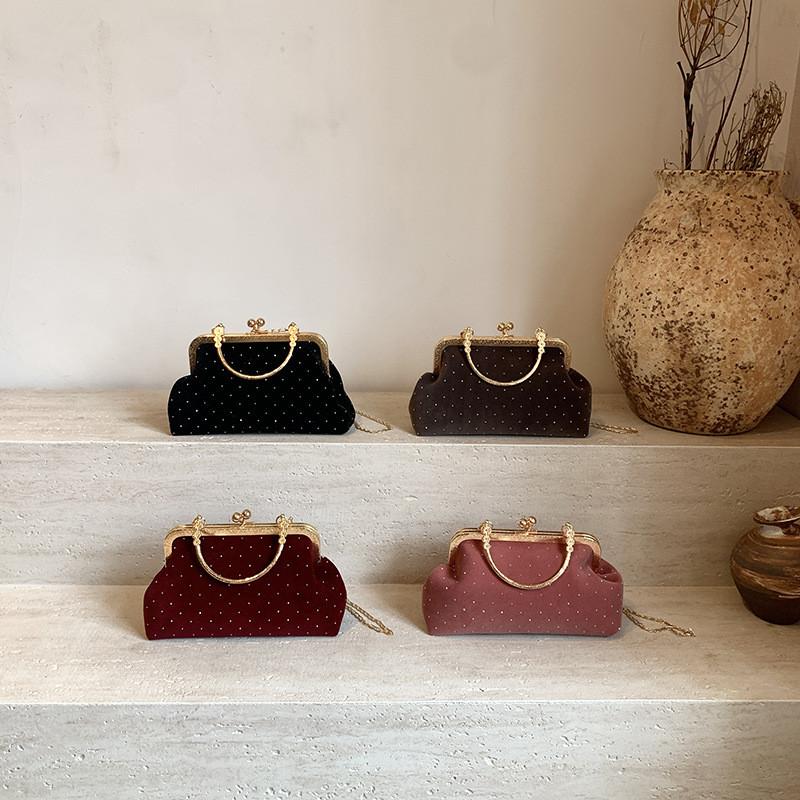 Chic Urban Minimalist Handbag For Women 2024 Trendy Shell Shape Crossbody Bag With Rivet Detail