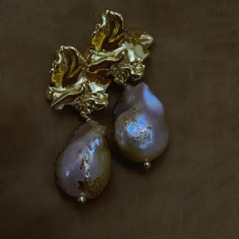 New creative personality niche natural strange color baroque pearl earrings stud earrings fashion trend women's gold foil earrings