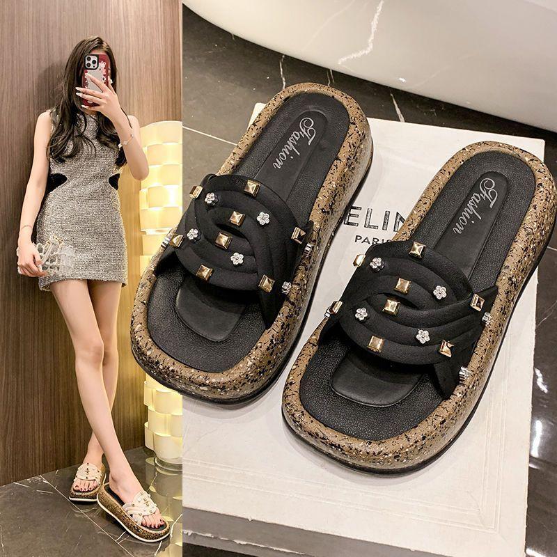 Ultra-light and ultra-soft ins trendy shoes, high-value slippers, women's Korean version of non-slip beach wear 2025 new fashion chair