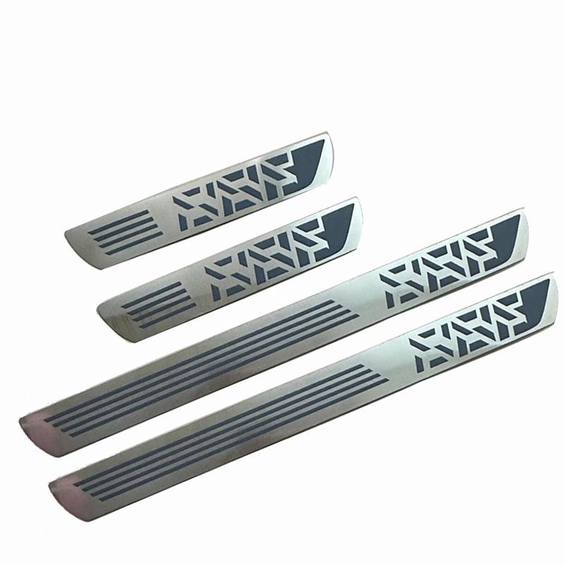 Совместимо с немаркированными и нестандартными накладками на пороги автомобиля, противоскользящими наклейками и универсальными защитными полосами от ударов.