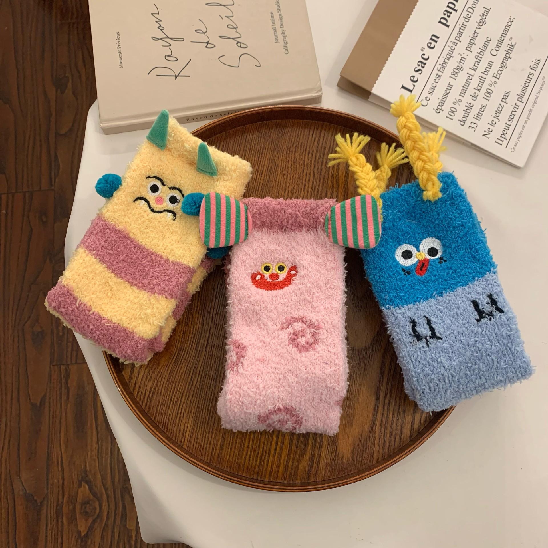

Women s Cozy Coral Fleece Socks: 2025 Autumn/Winter Edition - Thick, Warm, and Cute for Home or Sleep One Size (EU 35-40) жёлтый/розовый