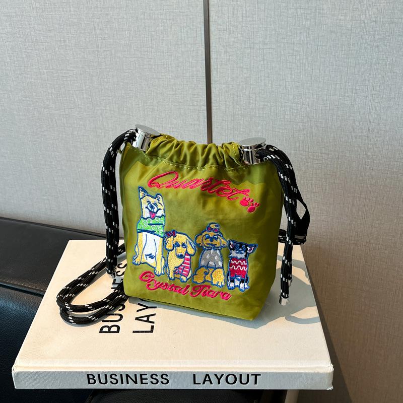 

2025 new Japanese embroidery mobile phone bag simple bag women s fashion versatile portable trend messenger shoulder bag women зелёный