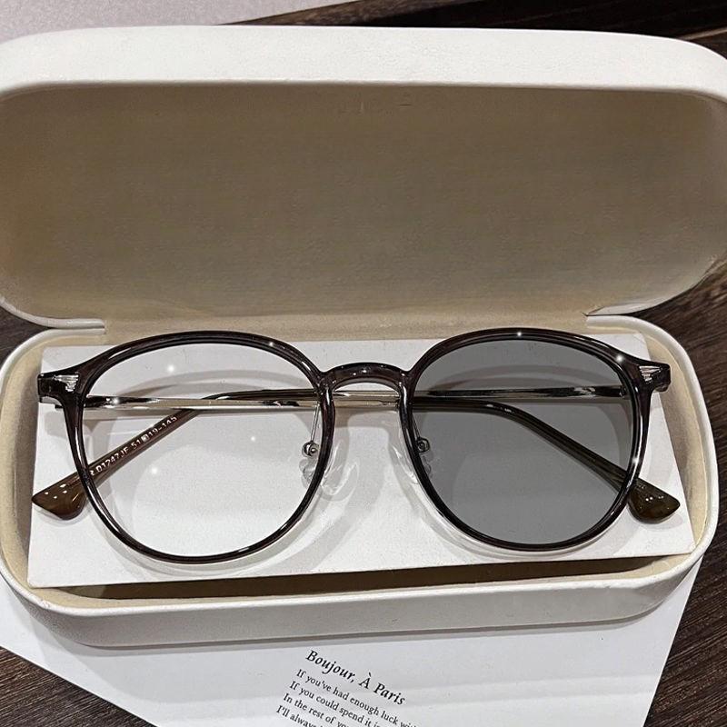 

Нові фоточутливі окуляри для короткозорості, що змінюють колір, плоскі окуляри для жінок, що змінюють колір, у великій оправі для схуднення. -600