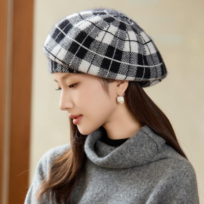 Autumn and Winter Women's Sweet Plaid Beret Casual Cold and Warm Painter Hat Women's Winter Knitted Wool Hat Outdoor Travel Windproof Hat