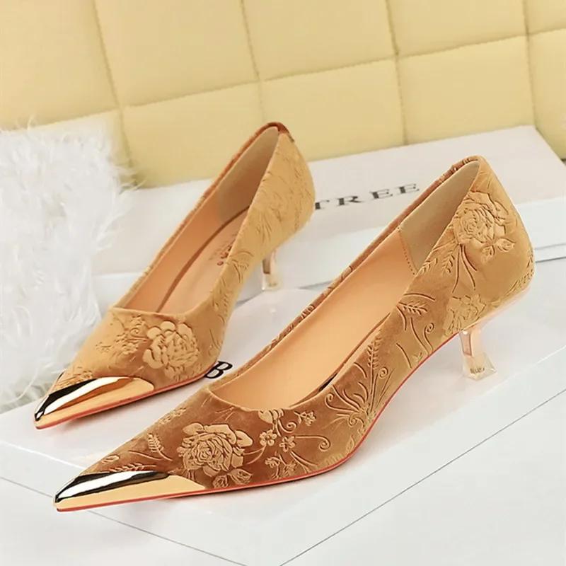 Fashion Autumn Luxury Metal Pointed Toe High Heels for Women Sexy Thin Low Heels Women Pumps Elegant Flower Suede Banquet Ladies Shoes