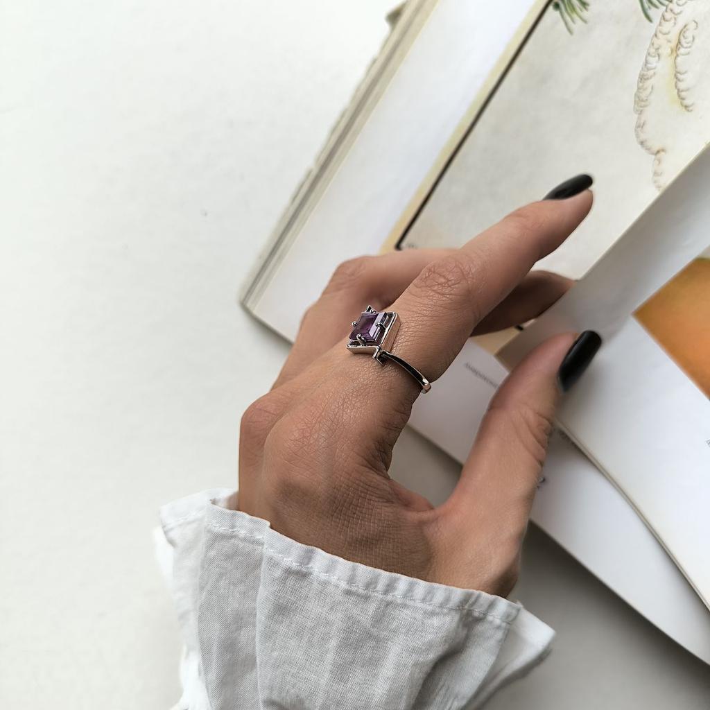 Silver Ring with Alexandrite 2.25ct, Item Weight 3.38 Gr (2187554)