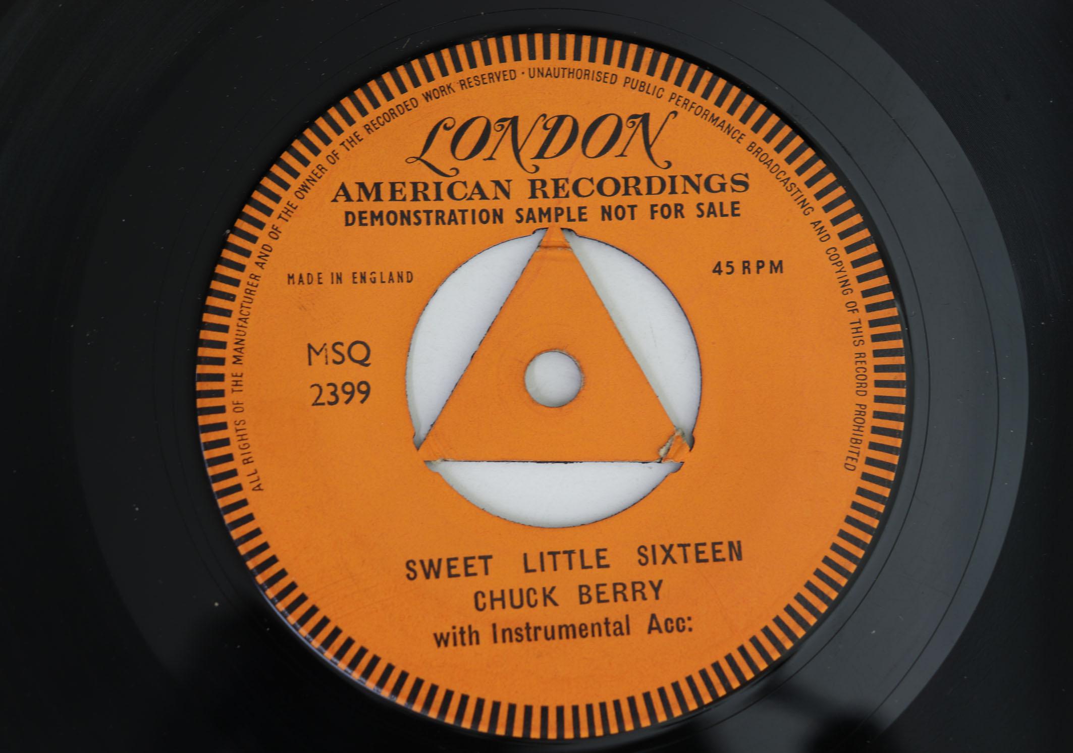 

7inch Record CHUCK BERRY - Sweet Little Sixteen MSQ2399 LONDON UK Rock Used