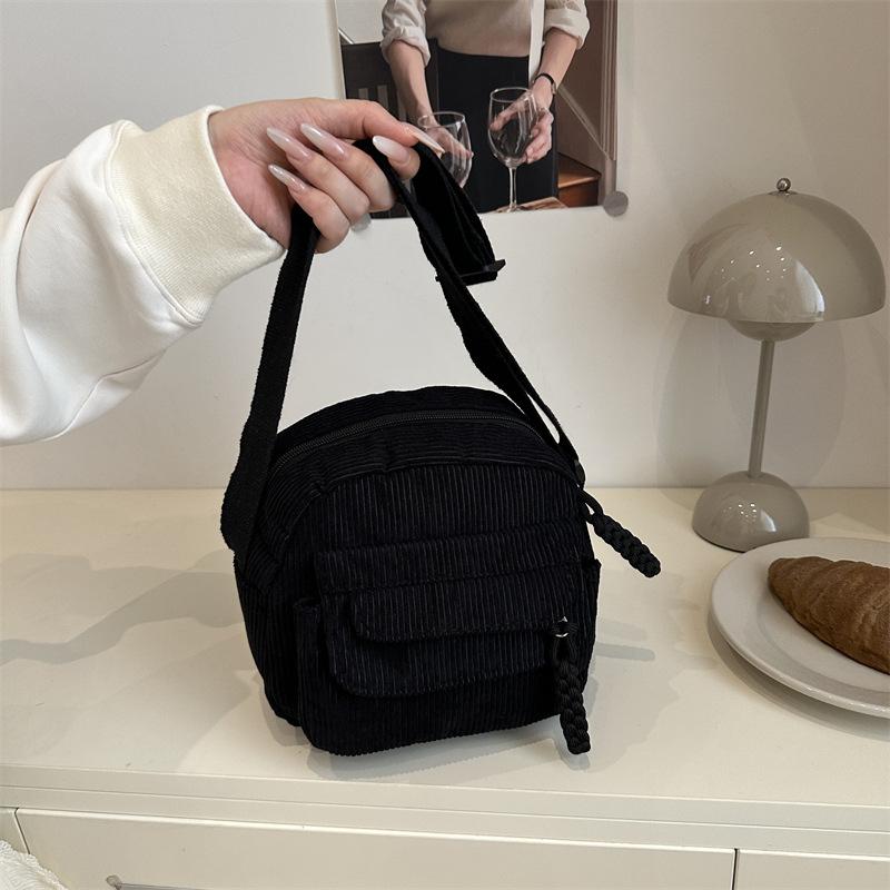 

Versatile solid color small square bag female commuter leisure students go shopping personality lightweight large capacity messenger bag чёрный