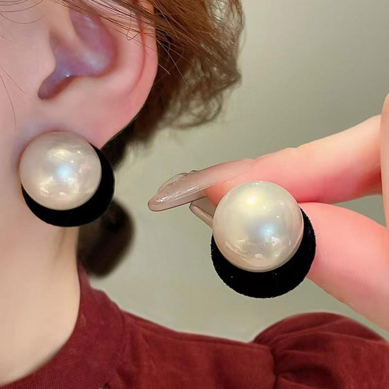 Vintage Maillard Flocked Leopard Print Pearl Stud Earrings, High-End Light Luxury Niche Earrings, Women'S Giant Good-Looking Earrings.