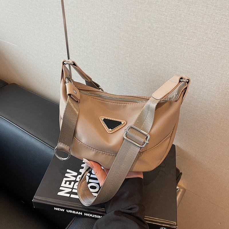 Casual versatile summer niche bag women's new fashion messenger bag popular sports style dumpling bag