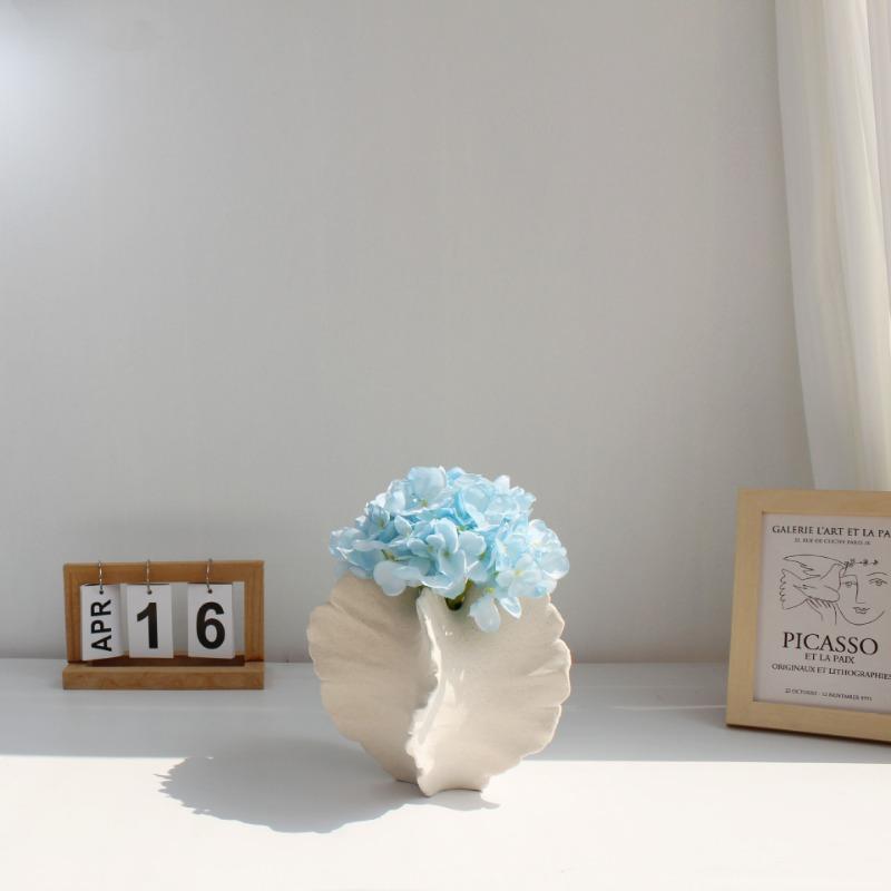 Small Niche Designer Simple Decorative Creative Ceramic Vase Northern Europe Ins Living Room Homestays Modern Flower Decoration
