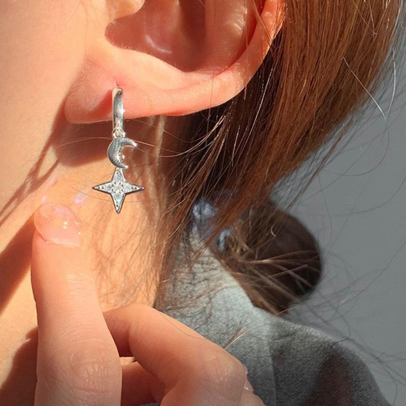 Niche Retro Graffiti Star & Moon Earrings Women's INS Light Luxury Autumn Winter Personalized Trendy Style Casual Daily Fashion Jewelry
