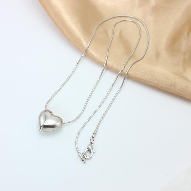 New Ladies Alloy Simple Heart Pendant Fashion Thin Chain Necklace Korean Popular Women Charm Collar Jewelry Party Gift