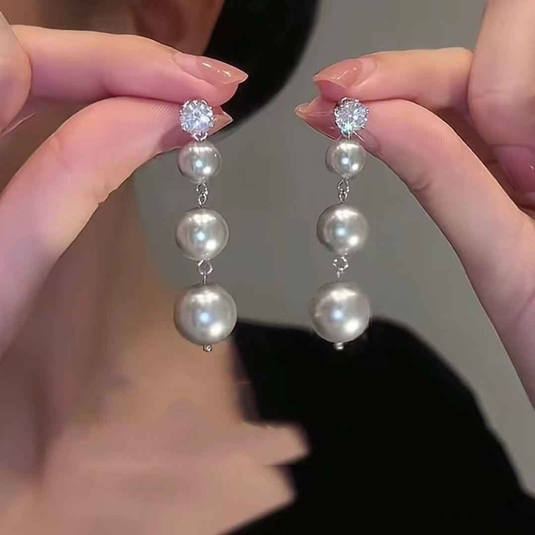 Exquisite Copper Alloy Acrylic Beaded Stud Earrings серый