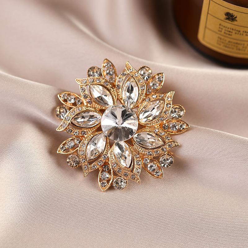 Flower Alloy Brooch with A Sense of High-end, Light Luxury, Rhinestone and High-end Brooch for Women