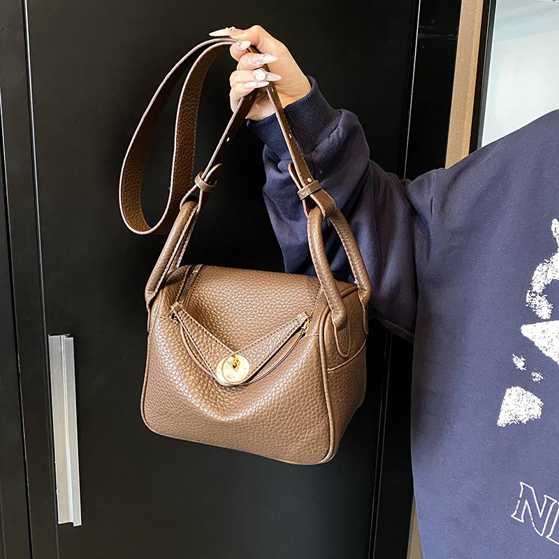 Bucket bag New fashion shoulder bag Handbag Large capacity underarm bag