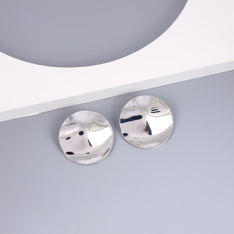 

Нові європейські та американські світлочутливі гофровані сережки високого класу з неправильною геометрією, надмірно модні та легкі розкішні сережки срібний