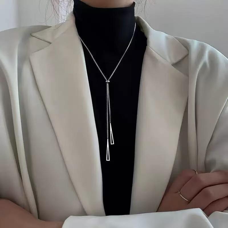 Square necklace women's versatile niche design sense sweater boys trendy cool hip-hop collarbone chain sweater accessories versatile