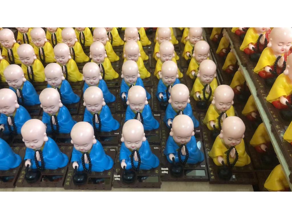 Solar Monk Head-Shaking Car Ornament - TikTok Influencer Interior Decoration