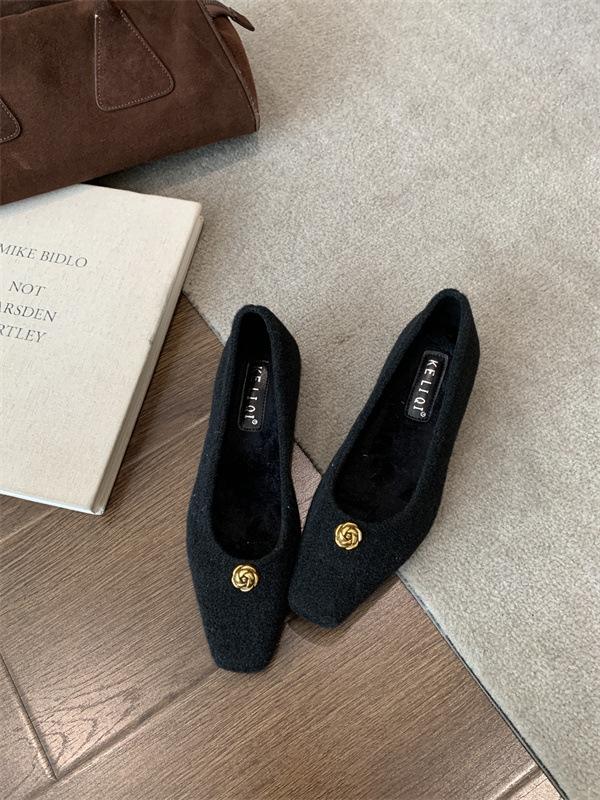 2025 autumn and winter new French thick heel single shoes women's small fragrant style versatile flat shoes temperament soft sole work shoes