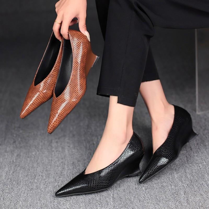 Fashion Large Size Soft Leather Shallow Mouth Pointed Thick Heel Shoes Women 2025 New Spring Autumn Snakeskin Pattern High Heels Women’s
