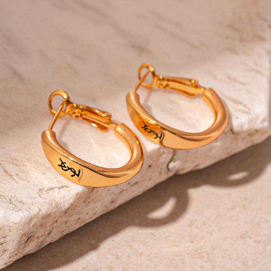 Real gold electroplated retro letter geometric circle silver needle earrings European and American simple niche earrings