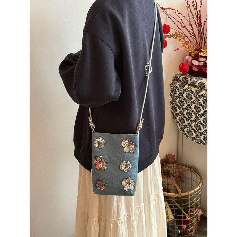 Decorative Mobile Phone Bag - Trendy, Versatile, Small Shoulder-slung Bag for Women, Suitable for Casual Commutes.
