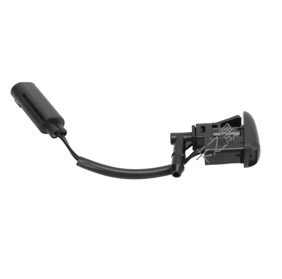 BMW Řada 1, X3, Z4 Tryska ostřikovače skla kapoty 61667110851, 61667135411