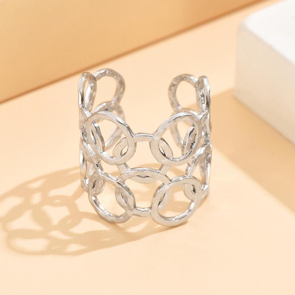Retro Geometric Hollow Round Stainless Steel Ring for Women - 18K Gold-Plated Titanium Steel Accessory