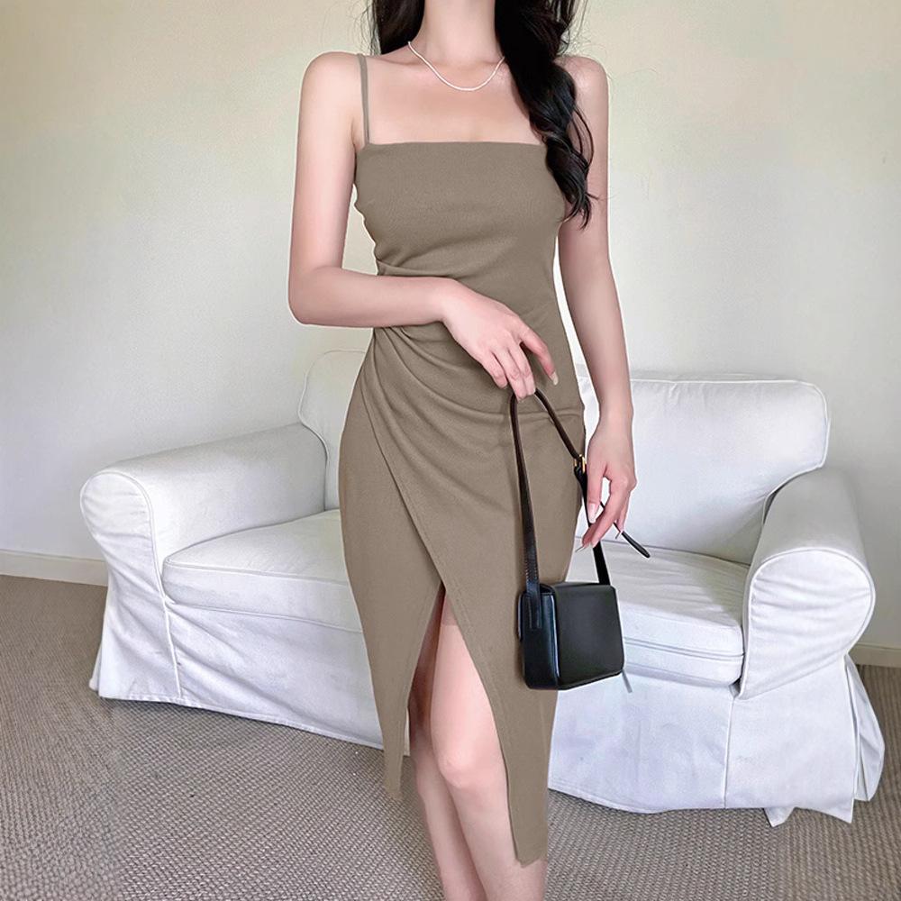 Schwarzes Trägerkleid für Damen, Sommer, Seniorinnen-Stil, klein und dünn, sexy langes Kleid mit geteiltem Saum, mit innenliegendem, figurbetontem Rock.