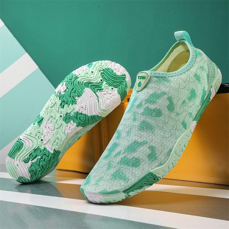 Couple Barefoot Beach Shoes 2025 New Summer Casual Breathable Lightweight Quick Dry River Sea Aqua Sneakers Soft Beach Zapatos