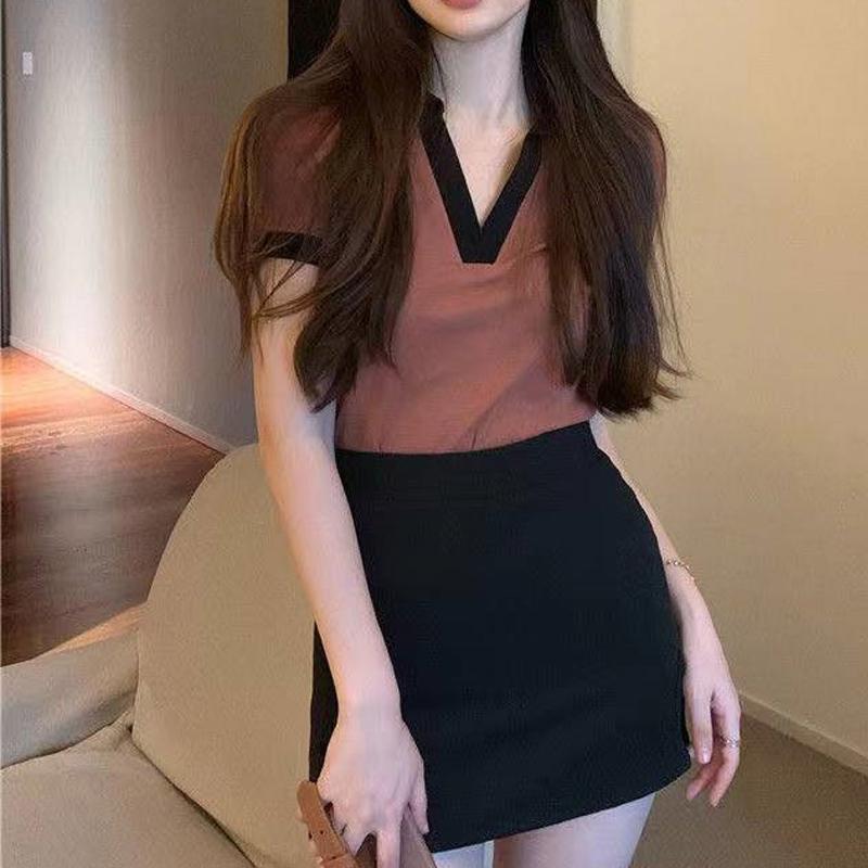 Letní barevně blokovaný top základní vrstvy v korejském stylu s V-výstřihem, prodyšné polo tričko, sladké a roztomilé slim tričko s klopou